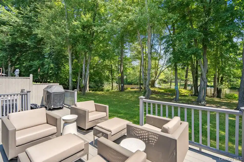 Listing Photo 39 - Condo for sale in building located at 10 Pond Vw Ct, Oyster Bay, NY 11753