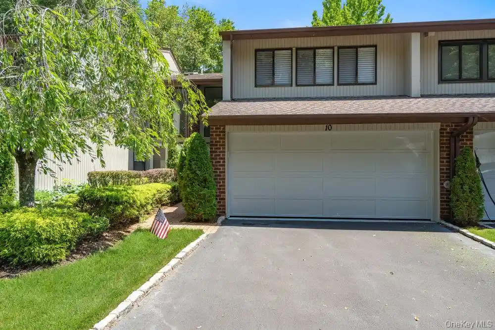 Listing Photo 40 - Condo for sale in building located at 10 Pond Vw Ct, Oyster Bay, NY 11753