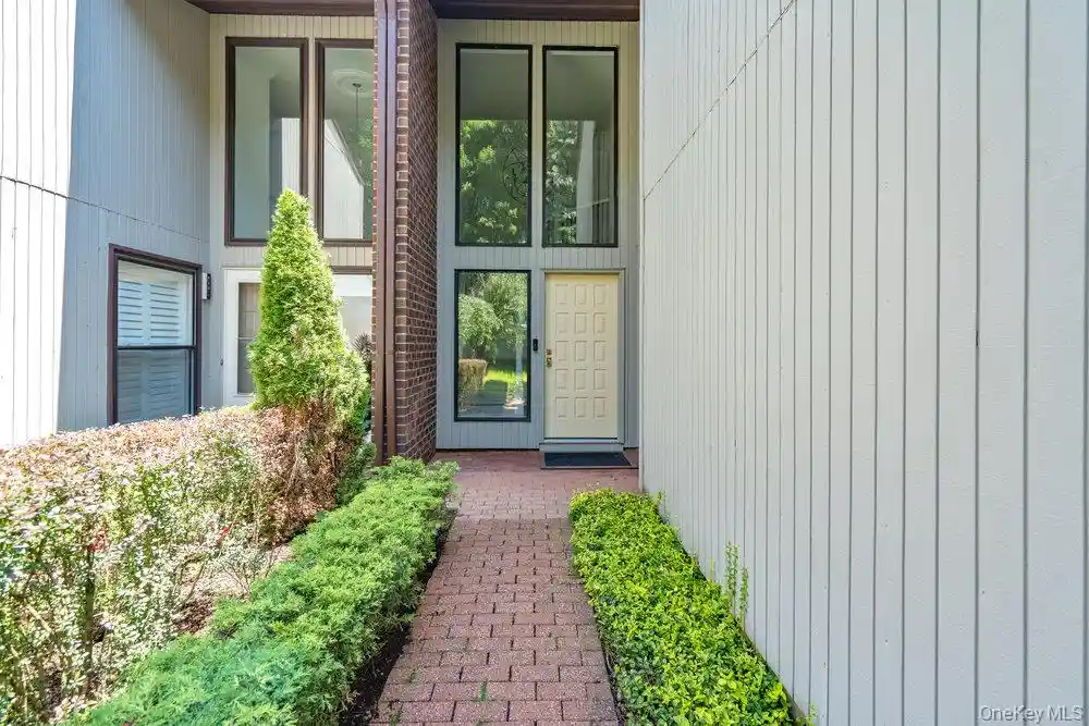 Listing Photo 41 - Condo for sale in building located at 10 Pond Vw Ct, Oyster Bay, NY 11753