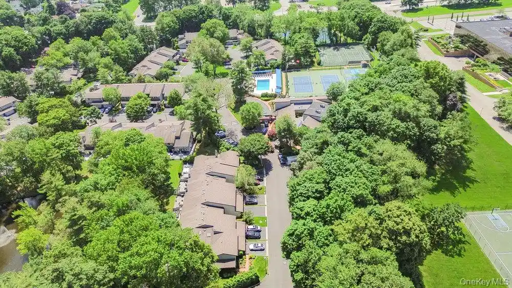 Listing Photo 43 - Condo for sale in building located at 10 Pond Vw Ct, Oyster Bay, NY 11753