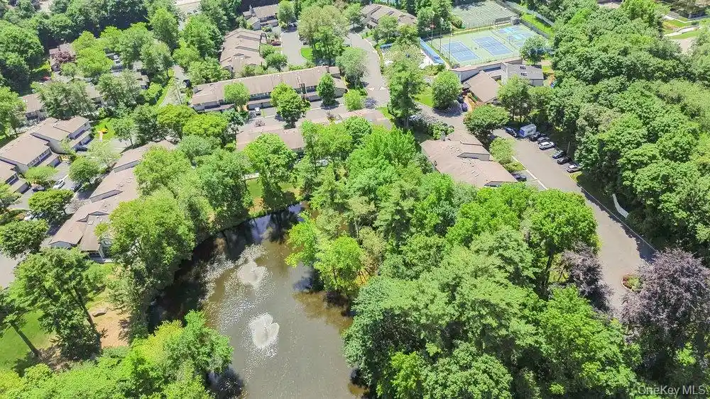 Listing Photo 44 - Condo for sale in building located at 10 Pond Vw Ct, Oyster Bay, NY 11753