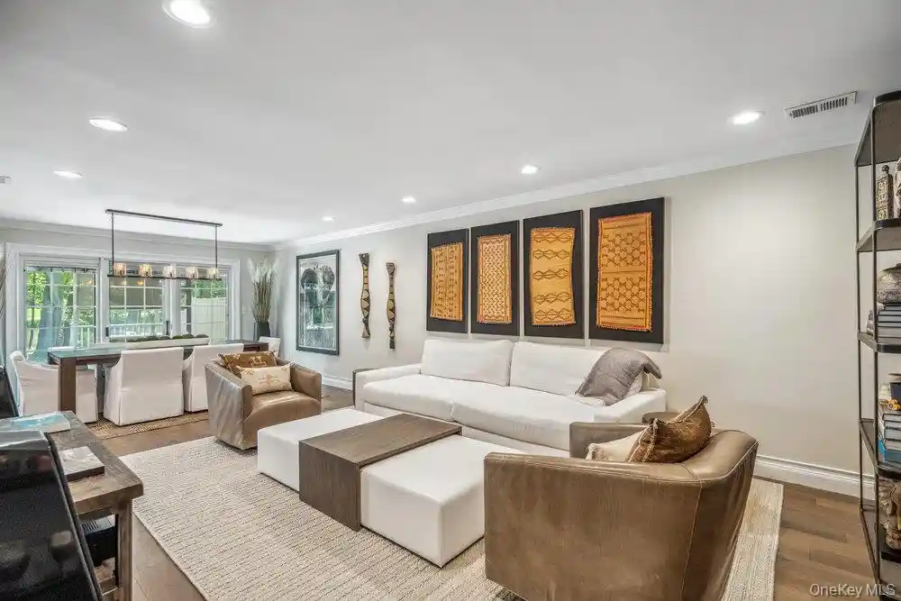 Listing Photo 7 - Condo for sale in building located at 10 Pond Vw Ct, Oyster Bay, NY 11753