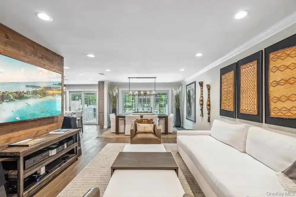 Listing Photo 8 - Condo for sale in building located at 10 Pond Vw Ct, Oyster Bay, NY 11753