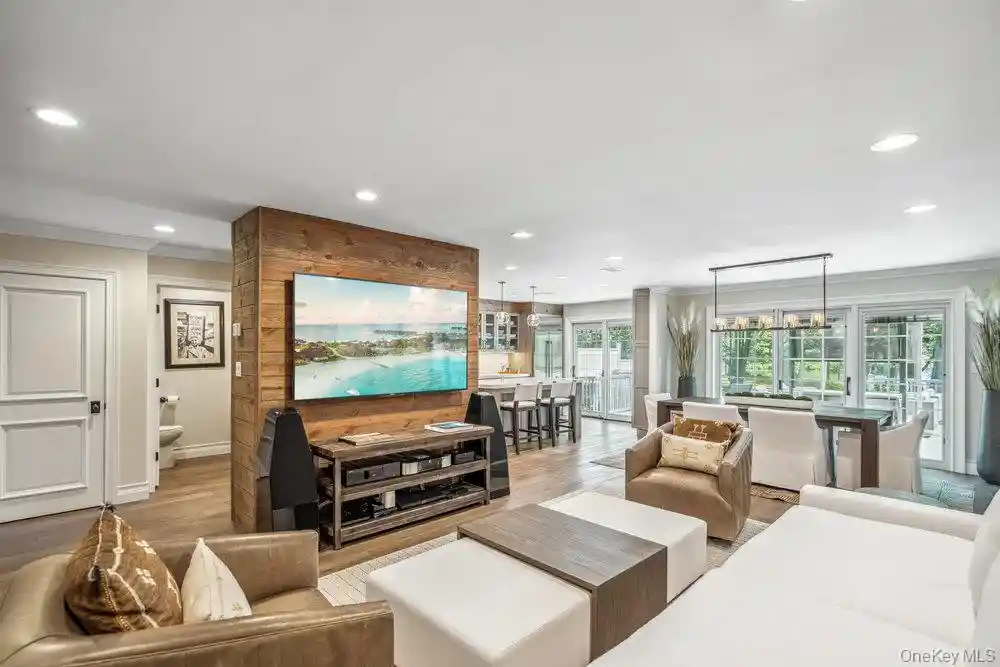 Listing Photo 9 - Condo for sale in building located at 10 Pond Vw Ct, Oyster Bay, NY 11753