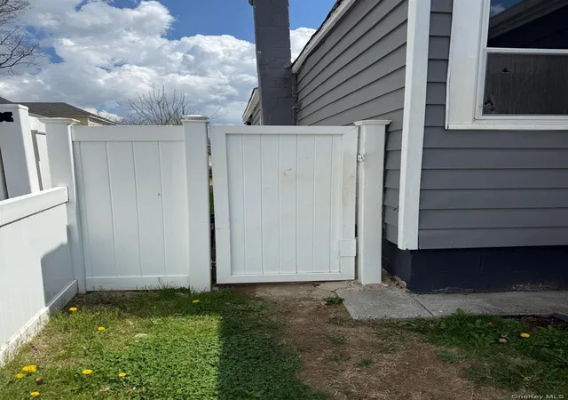 Photo 4 of Single family home for sale at 354 Beachview St, Copiague, NY 11726 | MLS# 1056924 | Listing updated on 2026-09-30