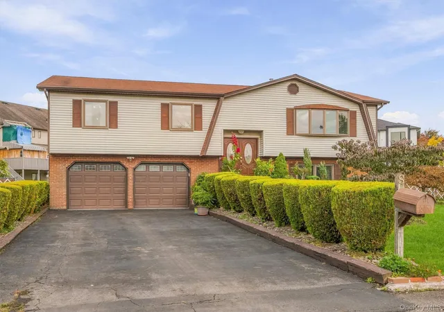 Photo 1 of Single family home for sale at 8 Carl Ct, Ramapo, NY 10977 | MLS# 1056946 | Listing updated on 2026-10-06