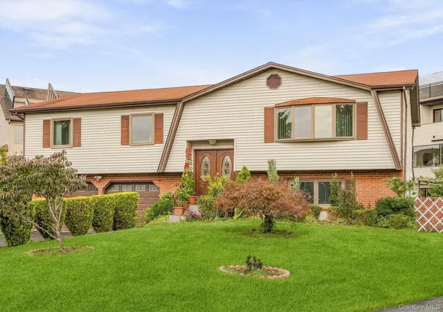 Photo 2 of Single family home for sale at 8 Carl Ct, Ramapo, NY 10977 | MLS# 1056946 | Listing updated on 2026-10-06