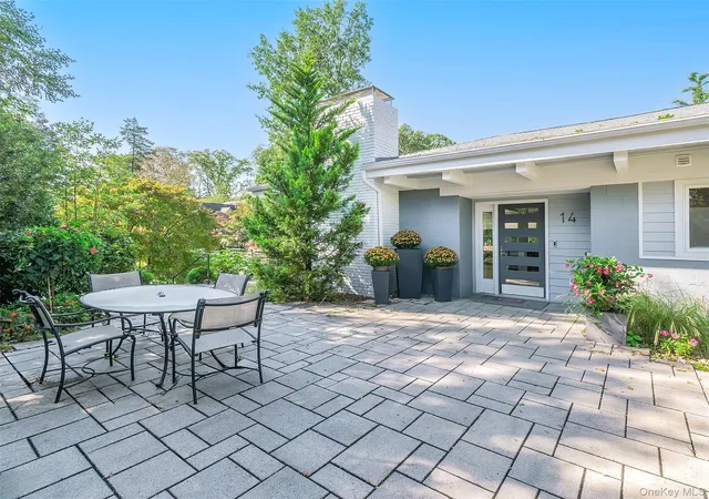 Photo 2 of Single family home for sale at 14 Highland Pl, Oyster Bay, NY 11579 | MLS# 1056953 | Listing updated on 2026-10-07