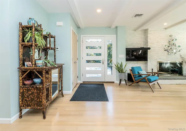 Photo 3 of Single family home for sale at 14 Highland Pl, Oyster Bay, NY 11579 | MLS# 1056953 | Listing updated on 2026-10-07