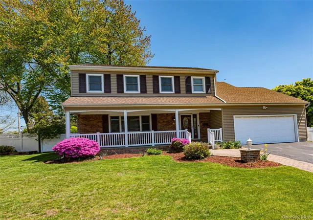 Photo 1 of Single family home for sale at 20 Evon Dr Sw, Oyster Bay, NY 11791 | MLS# 1056960 | Listing updated on 2026-10-07