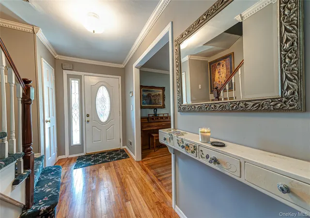 Photo 3 of Single family home for sale at 20 Evon Dr Sw, Oyster Bay, NY 11791 | MLS# 1056960 | Listing updated on 2026-10-07