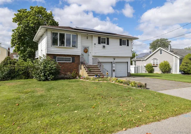 Photo 2 of Single family home for sale at 121 W Lake Dr, Babylon, NY 11757 | MLS# 1056977 | Listing updated on 2026-10-04