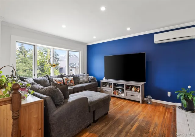 Photo 3 of Single family home for sale at 121 W Lake Dr, Babylon, NY 11757 | MLS# 1056977 | Listing updated on 2026-10-10