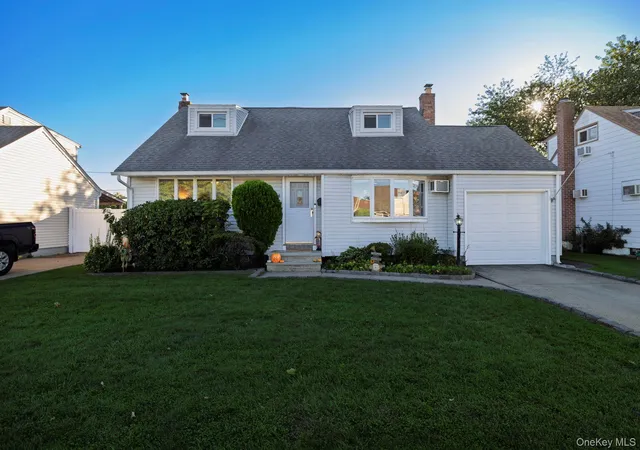 Photo 3 of Single family home for sale at 2066 Seaford Ave, Seaford, NY 11783 | MLS# 1056980 | Listing updated on 2026-10-08