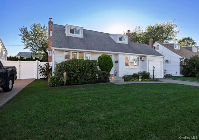 Photo 4 of Single family home for sale at 2066 Seaford Ave, Seaford, NY 11783 | MLS# 1056980 | Listing updated on 2026-10-08
