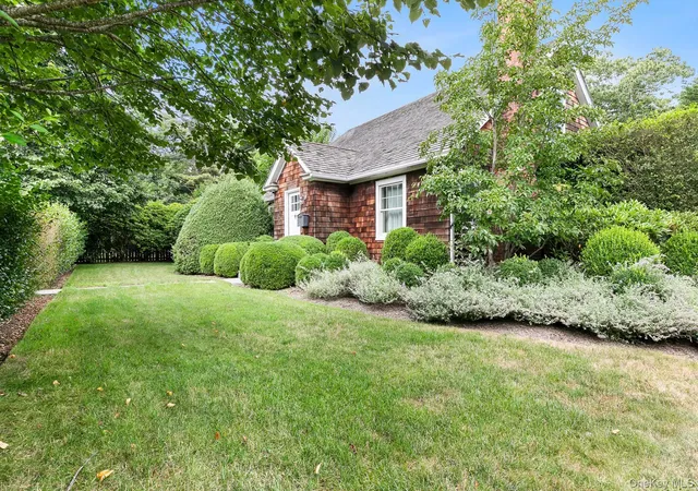 Photo 1 of Single family home for sale at 98 Sherrill Rd, East Hampton, NY 11937 | MLS# 1056992 | Listing updated on 2026-10-03