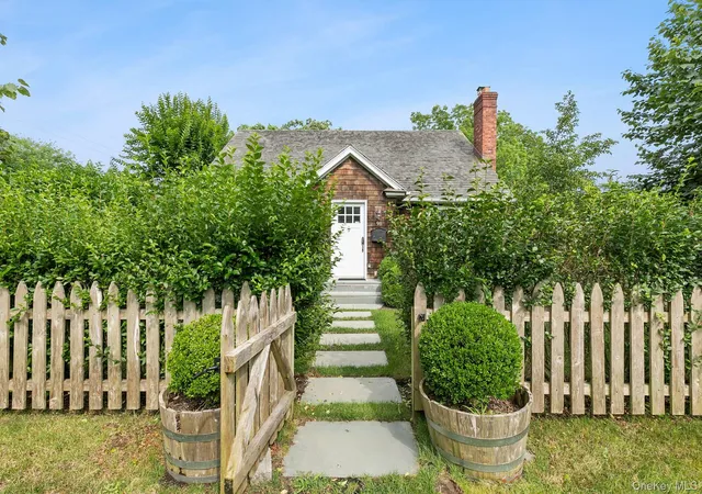 Photo 2 of Single family home for sale at 98 Sherrill Rd, East Hampton, NY 11937 | MLS# 1056992 | Listing updated on 2026-10-03