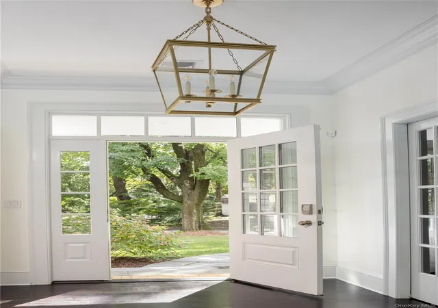Photo 2 of Single family home for sale at 2 Wood Ln, Oyster Bay, NY 11560 | MLS# 1057004 | Listing updated on 2026-10-07