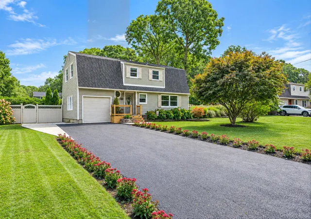 Photo 1 of Single family home for sale at 27 Wagner Dr, Brookhaven, NY 11727 | MLS# 1057019 | Listing updated on 2026-10-06