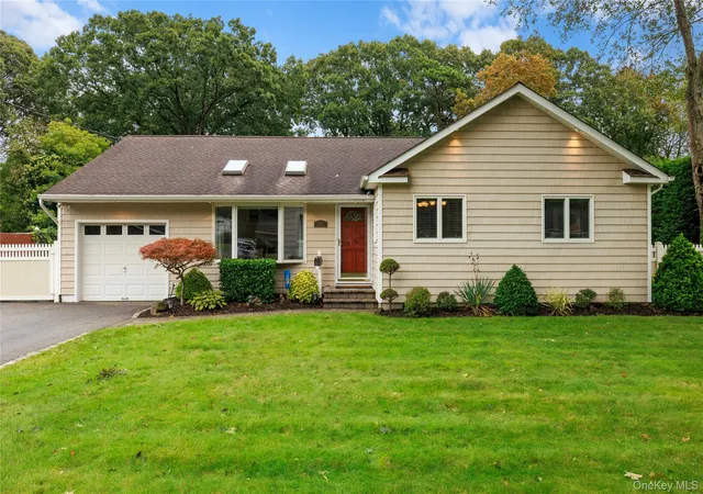 Photo 1 of Single family home for sale at 655 Hyman Ave, Islip, NY 11706 | MLS# 1057032 | Listing updated on 2026-10-01
