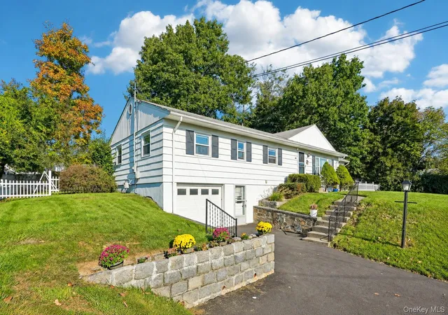 Photo 3 of Single family home for sale at 40 Birchwood Dr, New Windsor, NY 12553 | MLS# 1057043 | Listing updated on 2026-10-27