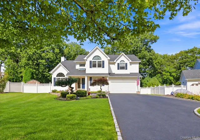 Single family home for sale at 5 Aspatuck Ct, Smithtown, NY 11725 | MLS# 1057059