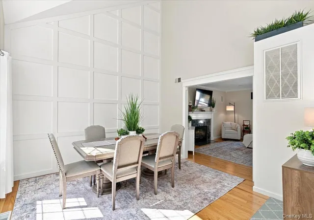 Photo 3 of Single family home for sale at 5 Aspatuck Ct, Smithtown, NY 11725 | MLS# 1057059 | Listing updated on 2026-10-01