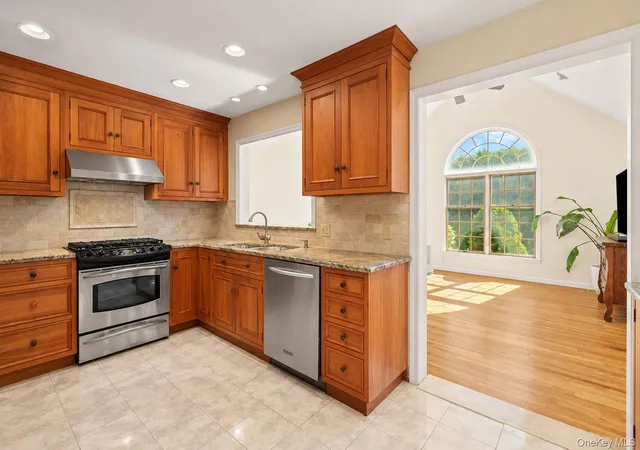 Photo 3 of Single family home for sale at 18 Maywood Ave, Rye Town, NY 10573 | MLS# 1057075 | Listing updated on 2026-10-22