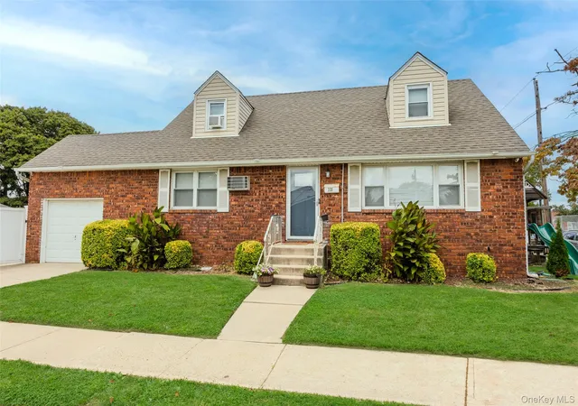 Photo 1 of Single family home for sale at 328 1st Avenue, Babylon, NY 11757 | MLS# 1057086 | Listing updated on 2026-10-01