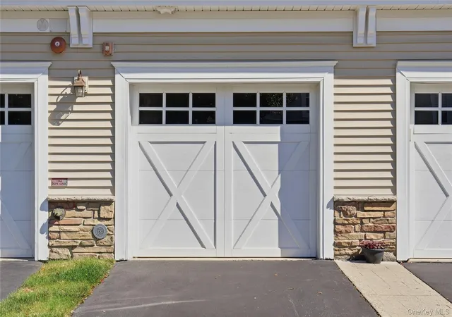 Listing Photo 4 - Condo for sale in building located at 163 Symphony Dr, Brookhaven, NY 11755