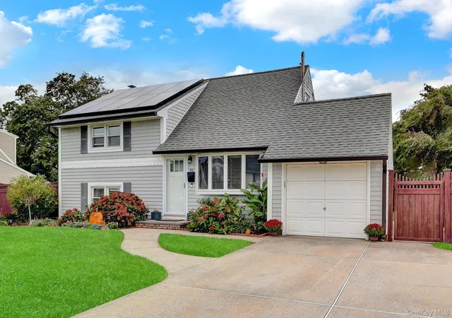 Photo 3 of Single family home for sale at 96 Washington Ave, Islip, NY 11752 | MLS# 1057102 | Listing updated on 2026-10-01
