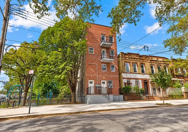 Listing Photo 2 - Condo for sale in building located at 666 Osborn St, New York, NY 11212