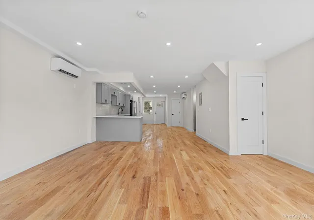 Listing Photo 4 - Condo for sale in building located at 666 Osborn St, New York, NY 11212
