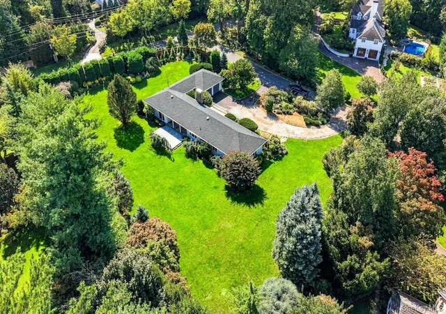 Single family home for sale at 1 Cornwells Beach Rd, North Hempstead, NY 11050 | MLS# 1057244