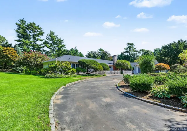 Photo 3 of Single family home for sale at 1 Cornwells Beach Rd, North Hempstead, NY 11050 | MLS# 1057244 | Listing updated on 2026-10-08