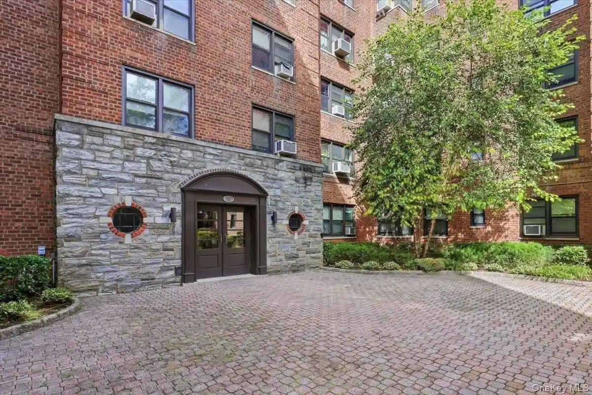 Listing Photo 2 - Condo for sale in 30 Ehrbar located at 30 Ehrbar, Mount Vernon, NY 10552 - Unit #F121