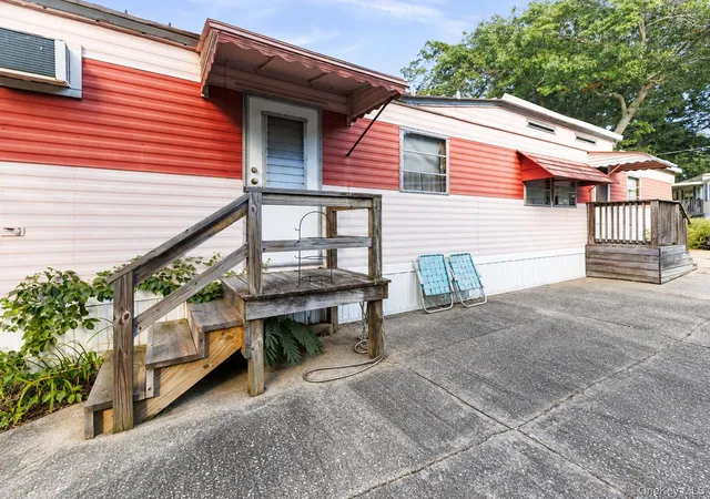Photo 13 of Manufactured home for sale at 658 Sound Ave #E-12, Riverhead, NY 11933 | MLS# 1057267 | Listing updated on 2026-10-04