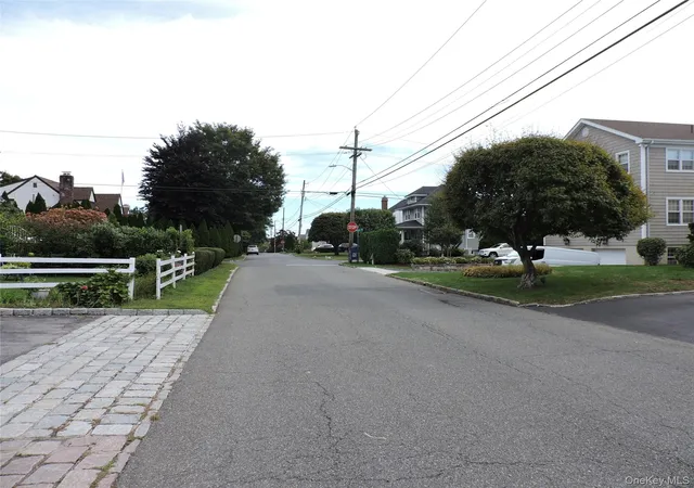 Photo 4 of Single family home for sale at 94 Locust Ave, Eastchester, NY 10583 | MLS# 1057273 | Listing updated on 2026-10-06