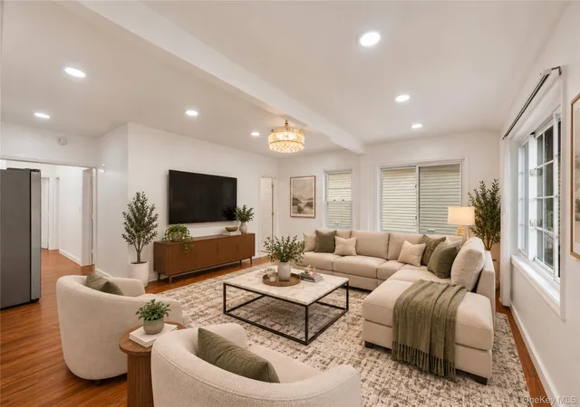 Listing Photo 4 - Condo for sale in building located at 100-33 205th St, New York, NY 11423