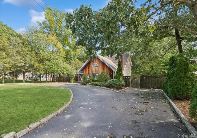 Photo 3 of Single family home for sale at 65 Morris Ave, Brookhaven, NY 11742 | MLS# 1057289 | Listing updated on 2026-10-01