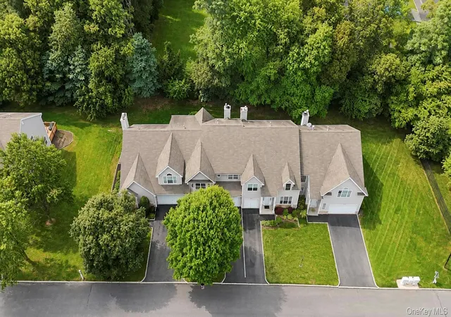 Photo 1 of Condo for sale at 3 Arielle Ct, Islip, NY 11749 | MLS# 1057301 | Listing updated on 2026-10-01