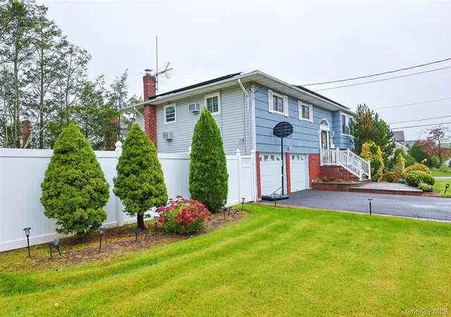 Photo 3 of Single family home for sale at 46 Convent Rd, Oyster Bay, NY 11791 | MLS# 1057302 | Listing updated on 2026-10-04