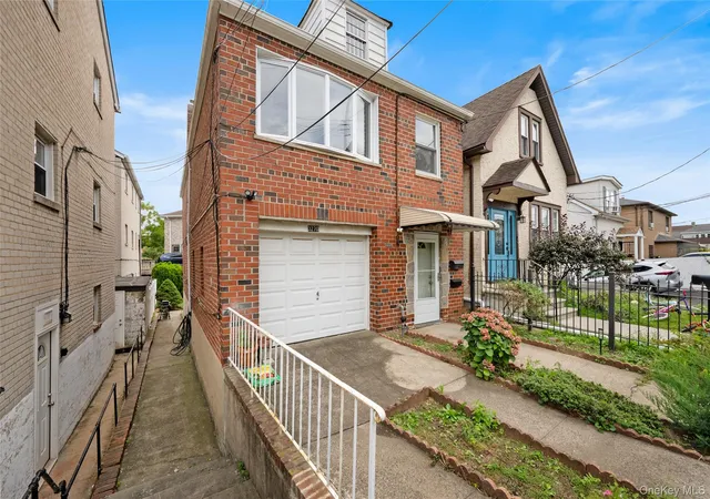 Photo 3 of Multi family home for sale at 3270 Middletown Rd, New York, NY 10465 | MLS# 1057304 | Listing updated on 2026-10-01