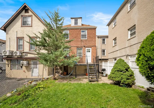 Photo 4 of House for sale at 3270 Middletown Rd, New York, NY 10465 | MLS# 1057304 | Listing updated on 2026-10-01
