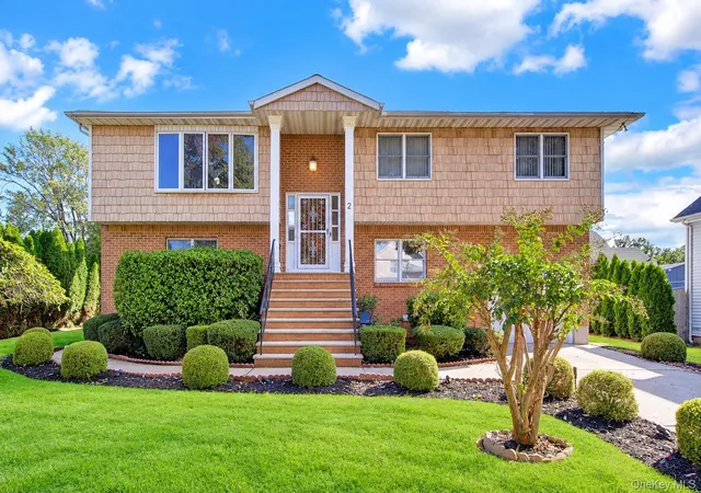 Photo 1 of Single family home for sale at 2 Old Broadway, North Hempstead, NY 11040 | MLS# 1057331 | Listing updated on 2026-10-07