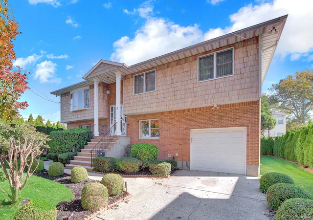 Photo 2 of Single family home for sale at 2 Old Broadway, North Hempstead, NY 11040 | MLS# 1057331 | Listing updated on 2026-10-07