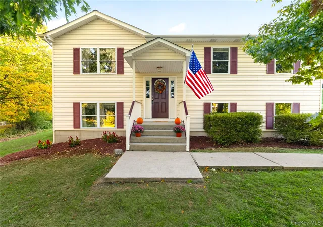Single family home for sale at 5 Pilgrim Corners Rd, Middletown, NY 10940 | MLS# 1057338