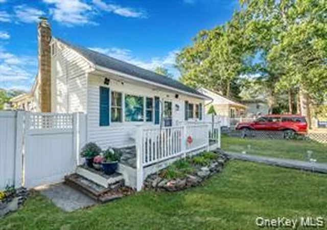 Photo 3 of Single family home for sale at 32 Pine Tree Dr, Brookhaven, NY 11967 | MLS# 1057350 | Listing updated on 2026-10-07