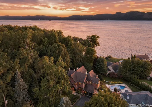 Photo 3 of Mansion for sale at 24 Country Clb Ln, Mount Pleasant, NY 10510 | MLS# 1057382 | Listing updated on 2026-10-07