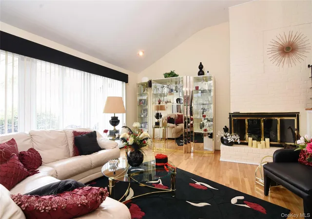 Photo 4 of Single family home for sale at 3758 Windsor Dr, Oyster Bay, NY 11714 | MLS# 1057391 | Listing updated on 2026-10-03